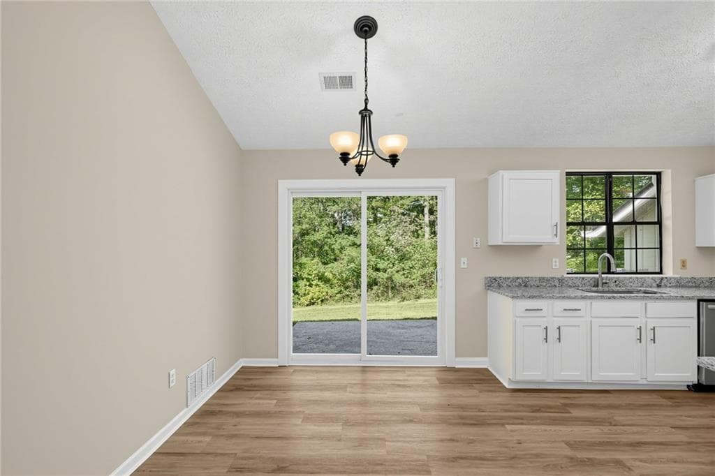 3 bedroom, 2 bathroom, 1,400 sq ft single family residence for sale at 287 Peachtree Drive, Riverdale, GA 30274 — photo 6