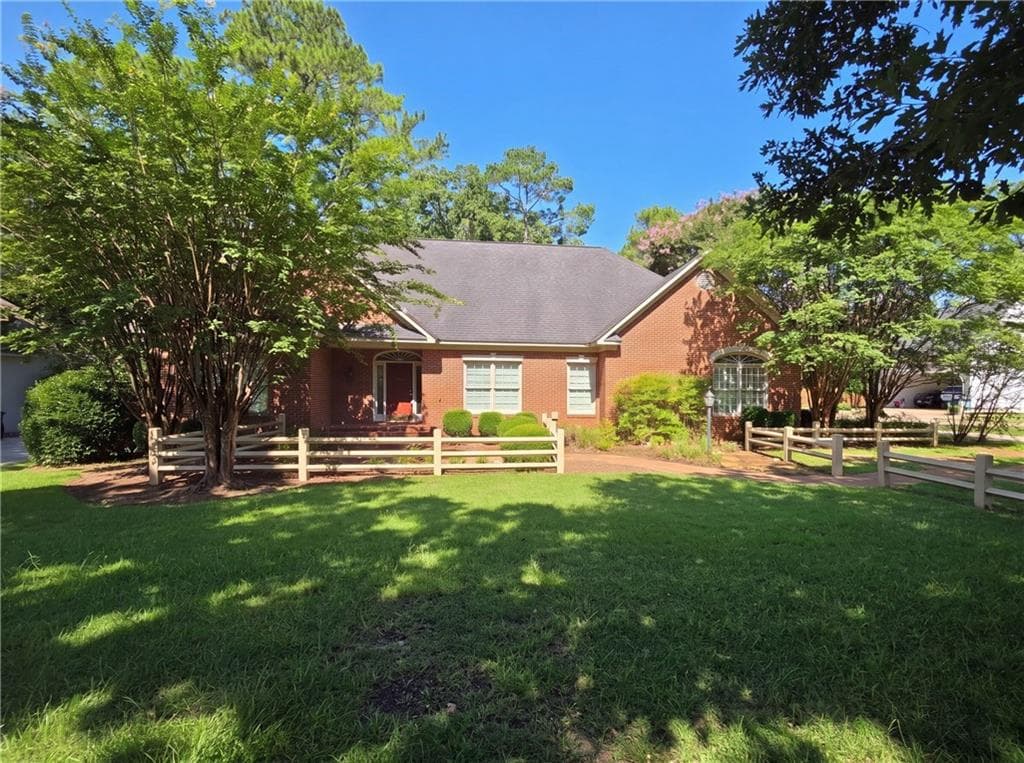 3 bedroom, 3 bathroom, 3,292 sq ft single family residence for sale at 2109 Cumberland Lane, Albany, GA 31721