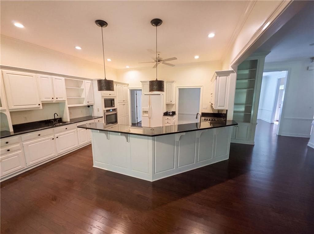 3 bedroom, 3 bathroom, 3,292 sq ft single family residence for sale at 2109 Cumberland Lane, Albany, GA 31721 — photo 2
