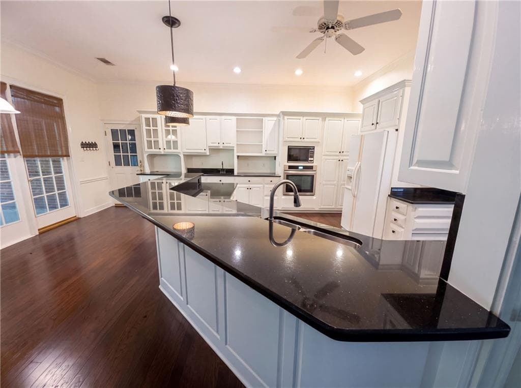 3 bedroom, 3 bathroom, 3,292 sq ft single family residence for sale at 2109 Cumberland Lane, Albany, GA 31721 — photo 9