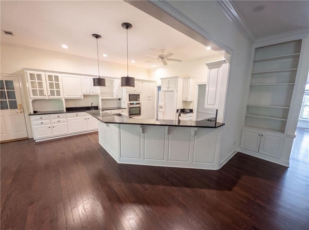 3 bedroom, 3 bathroom, 3,292 sq ft single family residence for sale at 2109 Cumberland Lane, Albany, GA 31721 — photo 10
