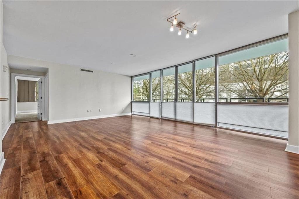 2 bedroom, 3 bathroom, 1,703 sq ft condominium for sale at 700 Park Regency Place 502, Atlanta, GA 30326 — photo 4