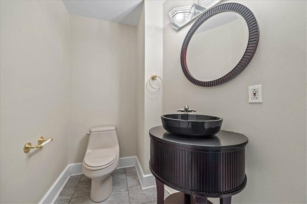 2 bedroom, 3 bathroom, 1,703 sq ft condominium for sale at 700 Park Regency Place 502, Atlanta, GA 30326 — photo 8