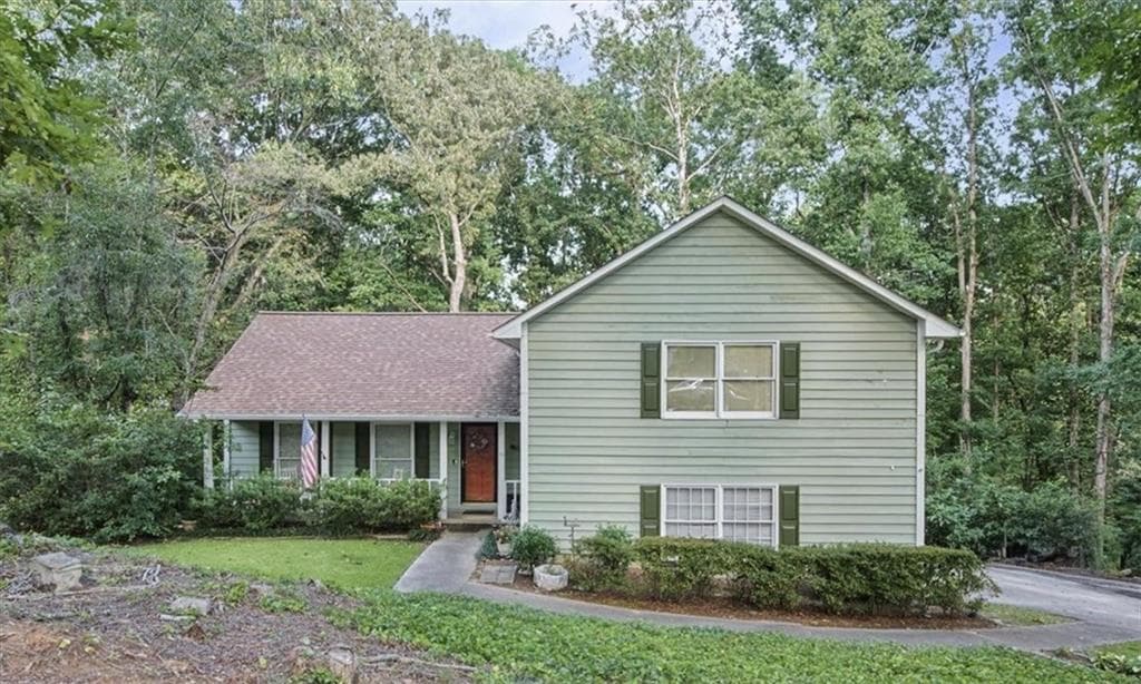 4 bedroom, 3 bathroom, 2,032 sq ft single family residence for sale at 172 Belfast Court, Mableton, GA 30126