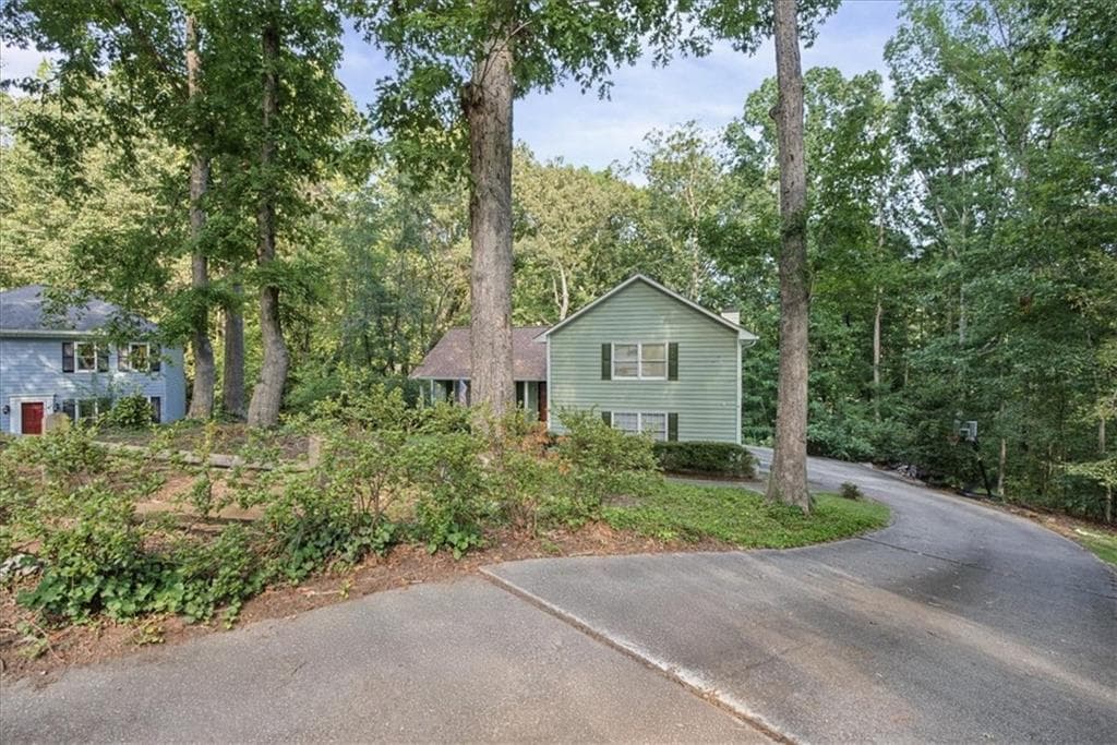 4 bedroom, 3 bathroom, 2,032 sq ft single family residence for sale at 172 Belfast Court, Mableton, GA 30126 — photo 9