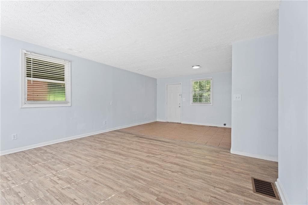 3 bedroom, 1 bathroom, 1,000 sq ft single family residence for sale at 376 Cologne Dr SE, Atlanta, GA 30354 — photo 6