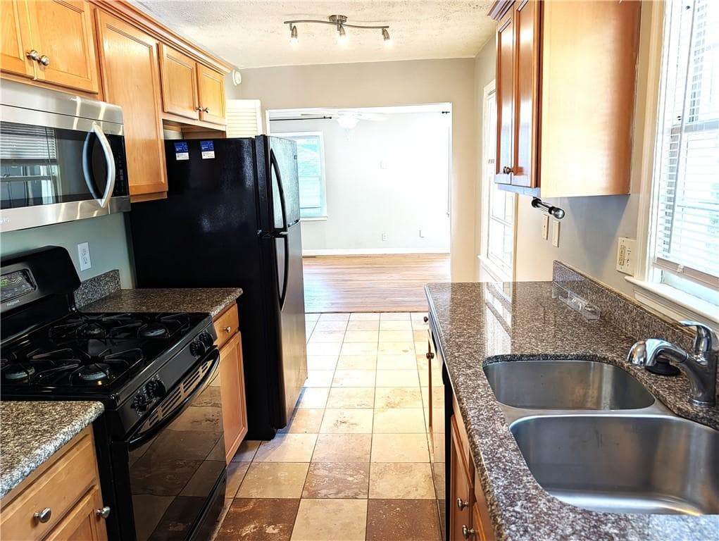 2 bedroom, 1 bathroom, 960 sq ft duplex for rent at 2641 Acadia Street A, Atlanta, GA 30344 for $1,400 a month — photo 5