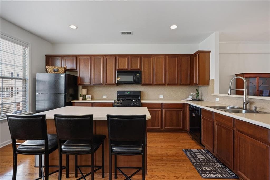 4 bedroom, 4 bathroom, 2,489 sq ft townhouse for sale at 3849 Chattahoochee Summit Drive, Atlanta, GA 30339 — photo 4