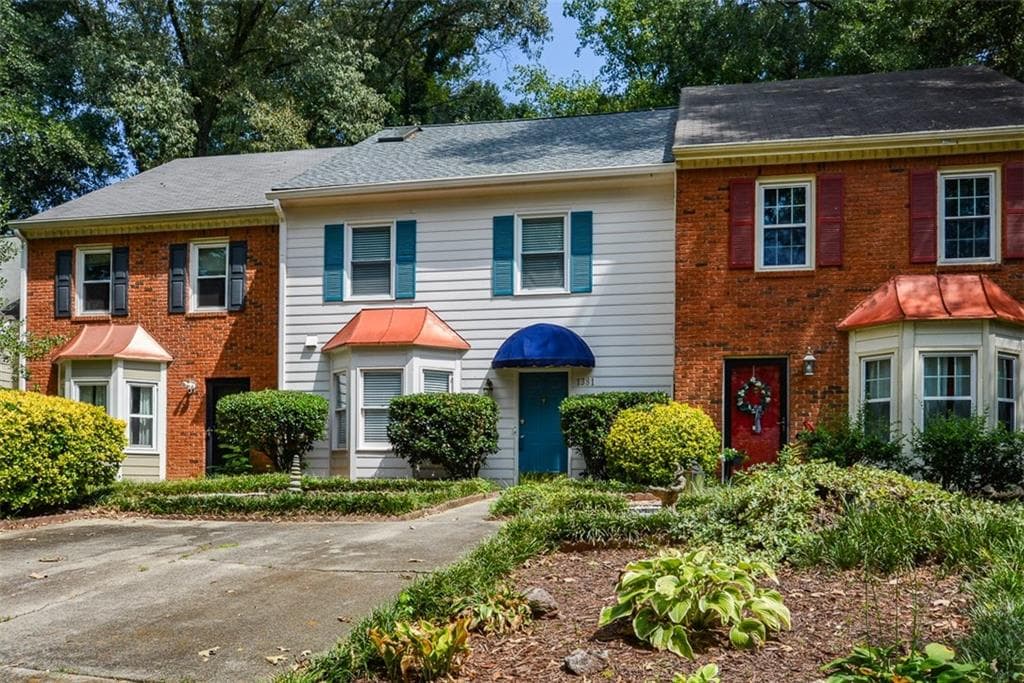 2 bedroom, 2 bathroom, 1,452 sq ft townhouse under contract at 1381 Poplar Pointe, Smyrna, GA 30082 — photo 2
