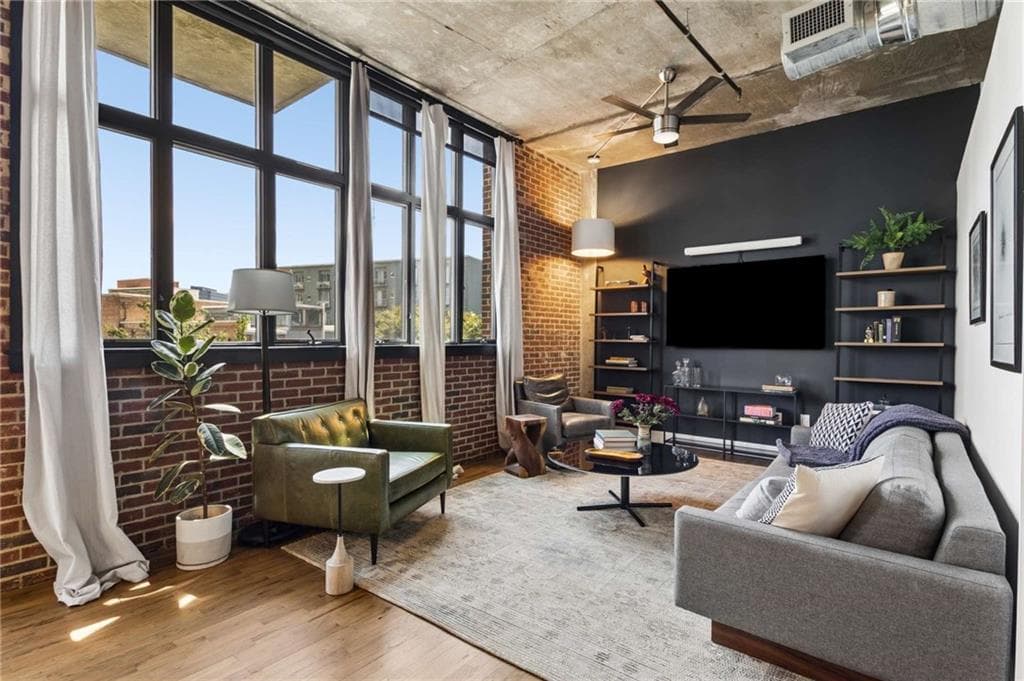 1 bedroom, 1 bathroom, 961 sq ft condominium for sale at 640 Glen Iris Drive 302, Atlanta, GA 30308