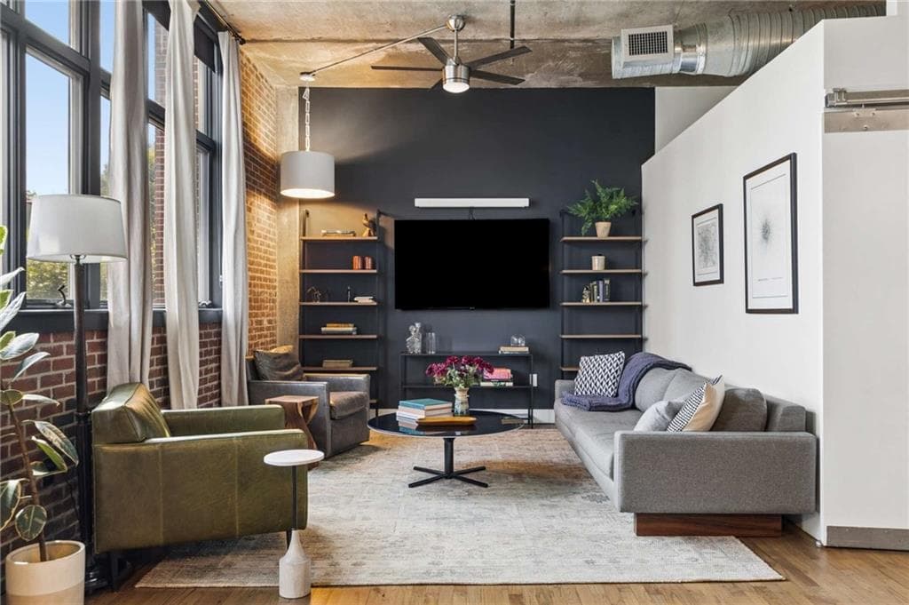 1 bedroom, 1 bathroom, 961 sq ft condominium for sale at 640 Glen Iris Drive 302, Atlanta, GA 30308 — photo 4