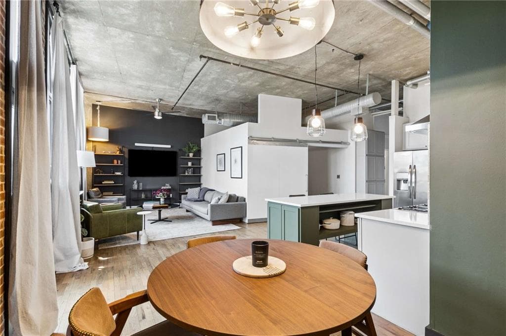 1 bedroom, 1 bathroom, 961 sq ft condominium for sale at 640 Glen Iris Drive 302, Atlanta, GA 30308 — photo 9