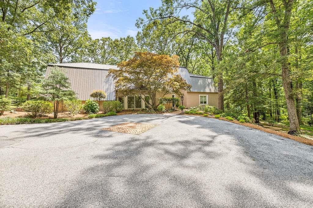 5 bedroom, 4 bathroom, 6,147 sq ft single family residence for sale at 8569 Jefferson Road, Commerce, GA 30529 — photo 3
