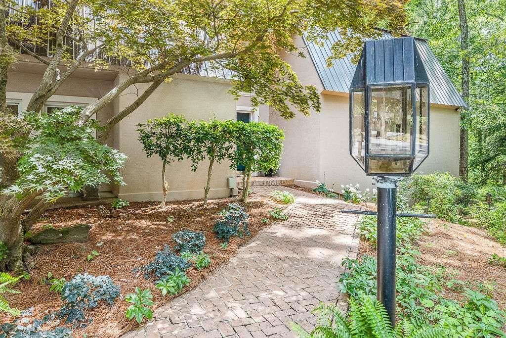 5 bedroom, 4 bathroom, 6,147 sq ft single family residence for sale at 8569 Jefferson Road, Commerce, GA 30529 — photo 7
