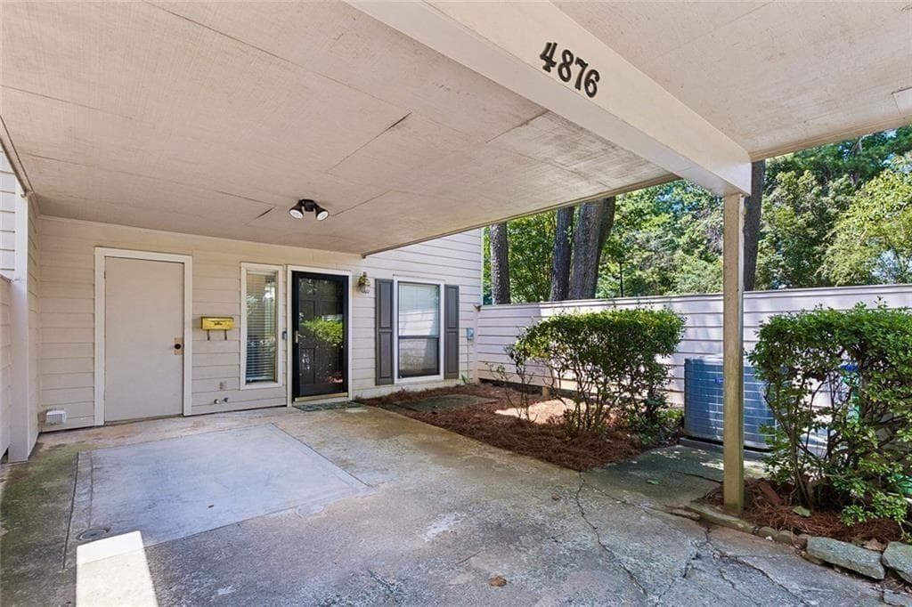 3 bedroom, 3 bathroom, 1,446 sq ft condominium for sale at 4876 Twin Lakes Trail, Atlanta, GA 30360 — photo 2