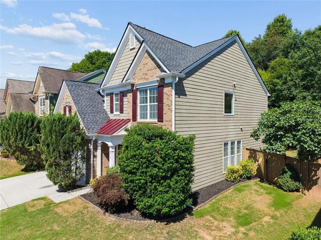 3 bedroom, 3 bathroom, 2,056 sq ft single family residence under contract at 615 Syemore Pass, Canton, GA 30115 — photo 2