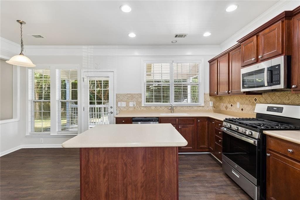 3 bedroom, 3 bathroom, 2,056 sq ft single family residence under contract at 615 Syemore Pass, Canton, GA 30115 — photo 7