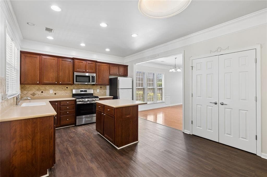 3 bedroom, 3 bathroom, 2,056 sq ft single family residence under contract at 615 Syemore Pass, Canton, GA 30115 — photo 8