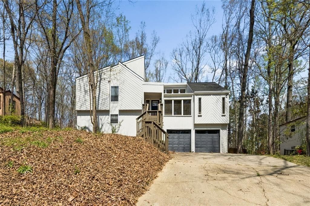 4 bedroom, 3 bathroom, 2,334 sq ft single family residence for sale at 1309 Laurel Cliff Drive, Smyrna, GA 30082 — photo 1 of 44