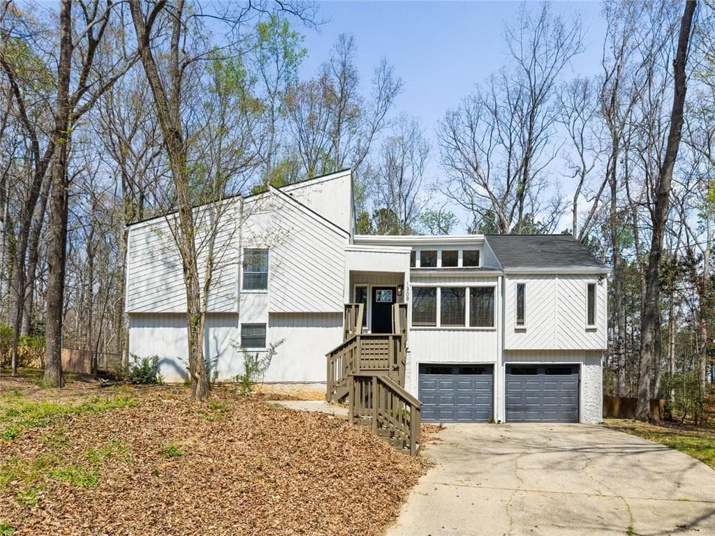 4 bedroom, 3 bathroom, 2,334 sq ft single family residence for sale at 1309 Laurel Cliff Drive, Smyrna, GA 30082 — photo 3