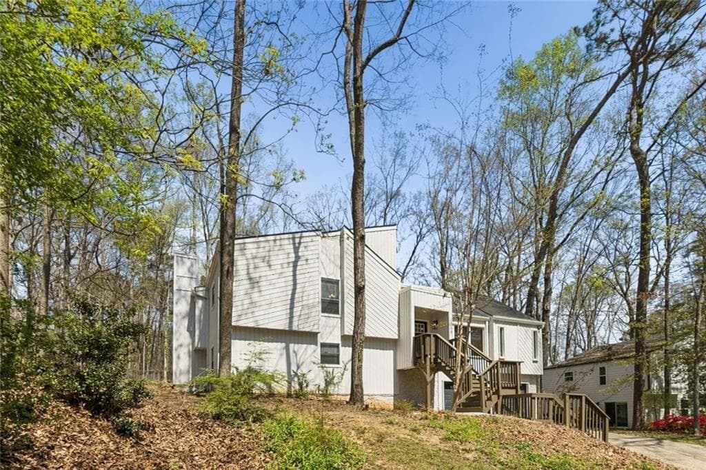 4 bedroom, 3 bathroom, 2,334 sq ft single family residence for sale at 1309 Laurel Cliff Drive, Smyrna, GA 30082 — photo 4