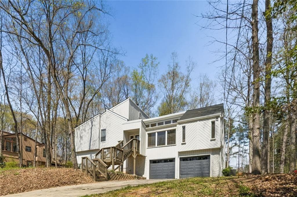 4 bedroom, 3 bathroom, 2,334 sq ft single family residence for sale at 1309 Laurel Cliff Drive, Smyrna, GA 30082 — photo 6