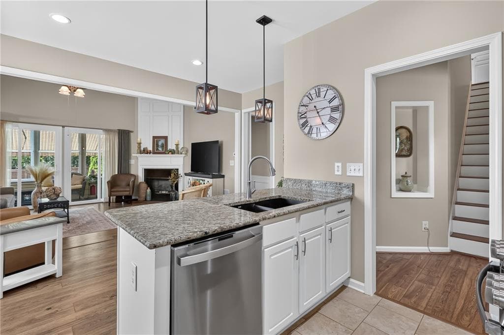 3 bedroom, 3 bathroom, 2,279 sq ft single family residence under contract at 153 Churchcliff Drive, Woodstock, GA 30188 — photo 9