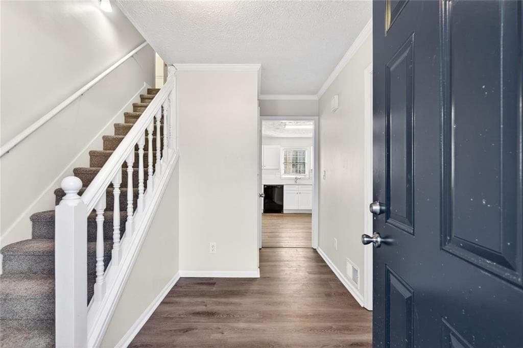 4 bedroom, 3 bathroom, 2,219 sq ft single family residence under contract at 3338 Devaughn Drive, Marietta, GA 30066 — photo 3