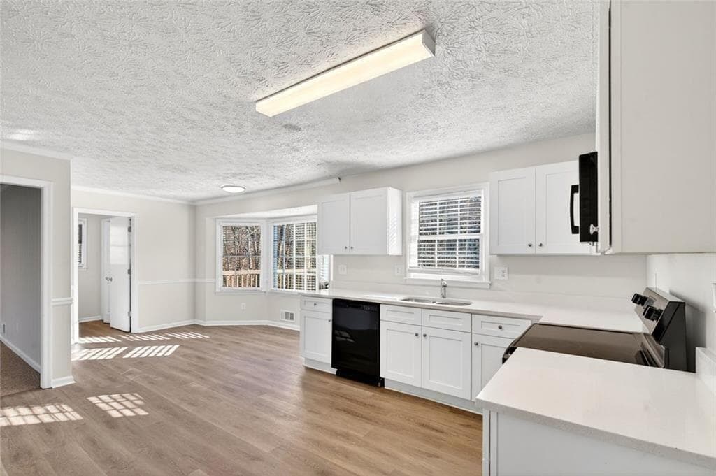 4 bedroom, 3 bathroom, 2,219 sq ft single family residence under contract at 3338 Devaughn Drive, Marietta, GA 30066 — photo 7
