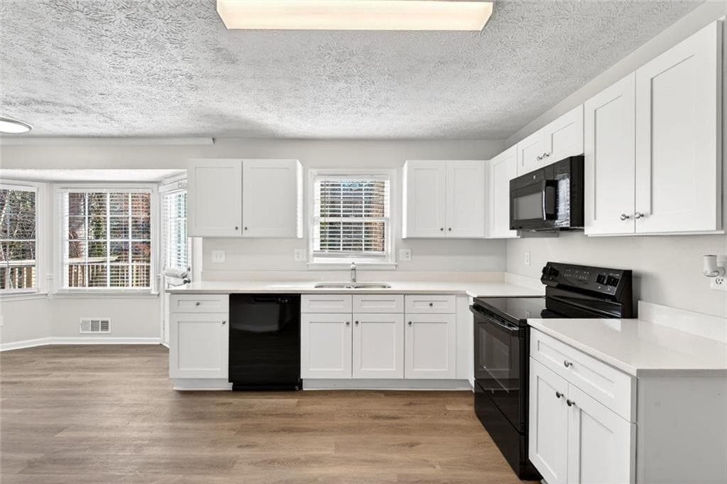4 bedroom, 3 bathroom, 2,219 sq ft single family residence under contract at 3338 Devaughn Drive, Marietta, GA 30066 — photo 8