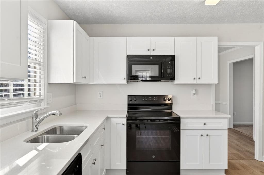 4 bedroom, 3 bathroom, 2,219 sq ft single family residence under contract at 3338 Devaughn Drive, Marietta, GA 30066 — photo 9