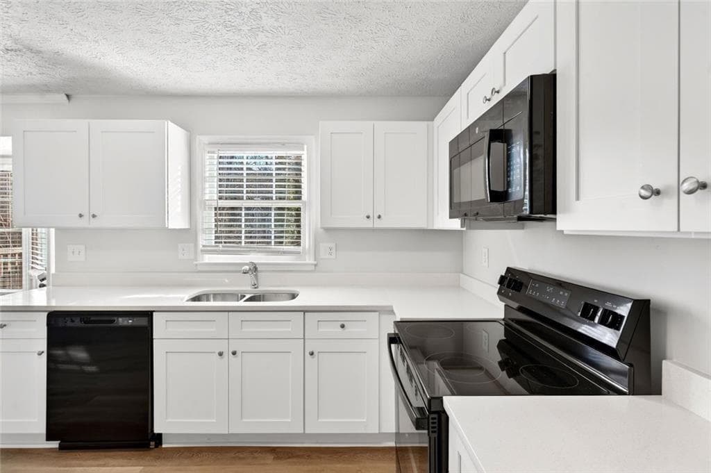 4 bedroom, 3 bathroom, 2,219 sq ft single family residence under contract at 3338 Devaughn Drive, Marietta, GA 30066 — photo 10