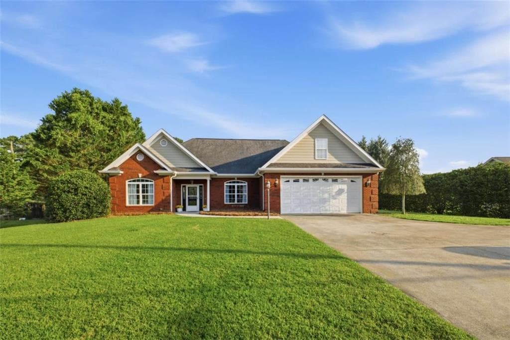 3 bedroom, 2 bathroom, 2,018 sq ft single family residence under contract at 3601 Garden Lakes Parkway, Rome, GA 30165