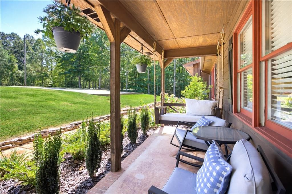 3 bedroom, 2 bathroom, 1,212 sq ft single family residence for sale at 1519 Bar J Road, Temple, GA 30179 — photo 3