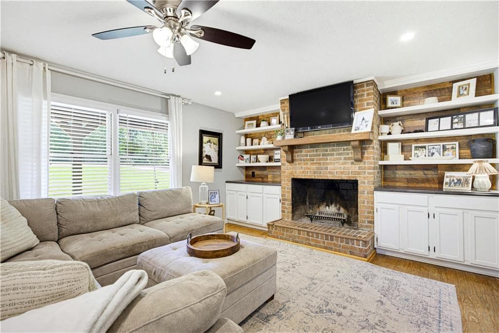 3 bedroom, 2 bathroom, 1,212 sq ft single family residence for sale at 1519 Bar J Road, Temple, GA 30179 — photo 4