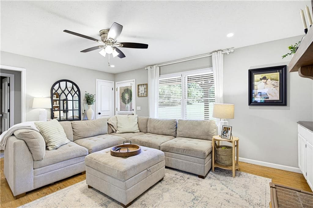 3 bedroom, 2 bathroom, 1,212 sq ft single family residence for sale at 1519 Bar J Road, Temple, GA 30179 — photo 6