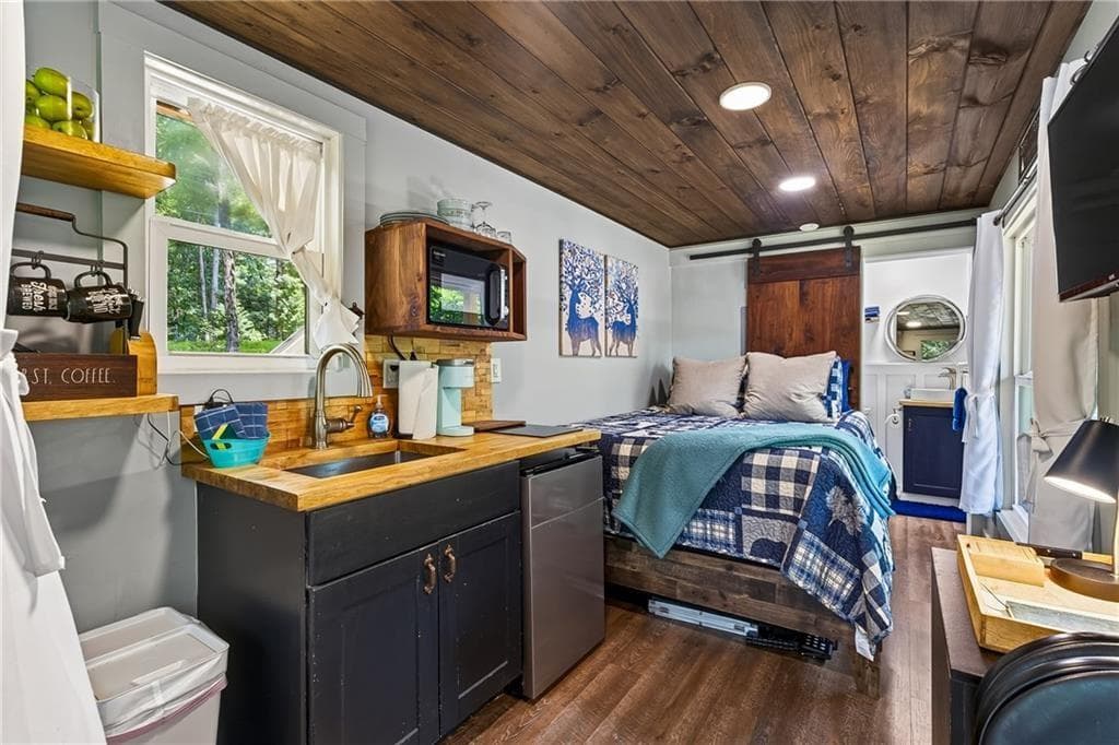 1 bedroom, 1 bathroom, 160 sq ft single family residence for sale at 649 Power Dam Road, Blue Ridge, GA 30513 — photo 10