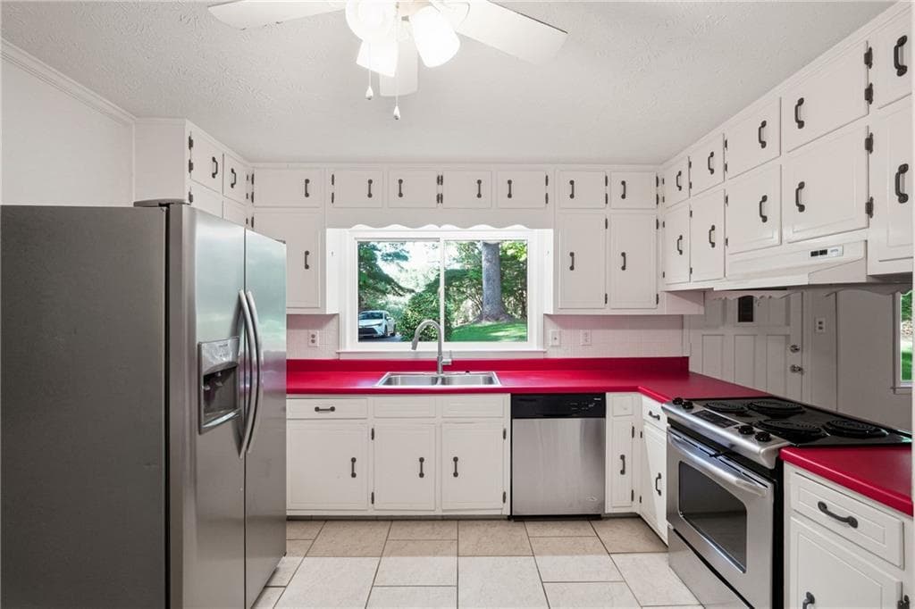 3 bedroom, 3 bathroom, 3,124 sq ft single family residence under contract at 184 Wagon Way, Lilburn, GA 30047 — photo 2