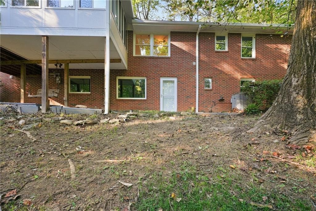 3 bedroom, 3 bathroom, 3,124 sq ft single family residence under contract at 184 Wagon Way, Lilburn, GA 30047 — photo 6