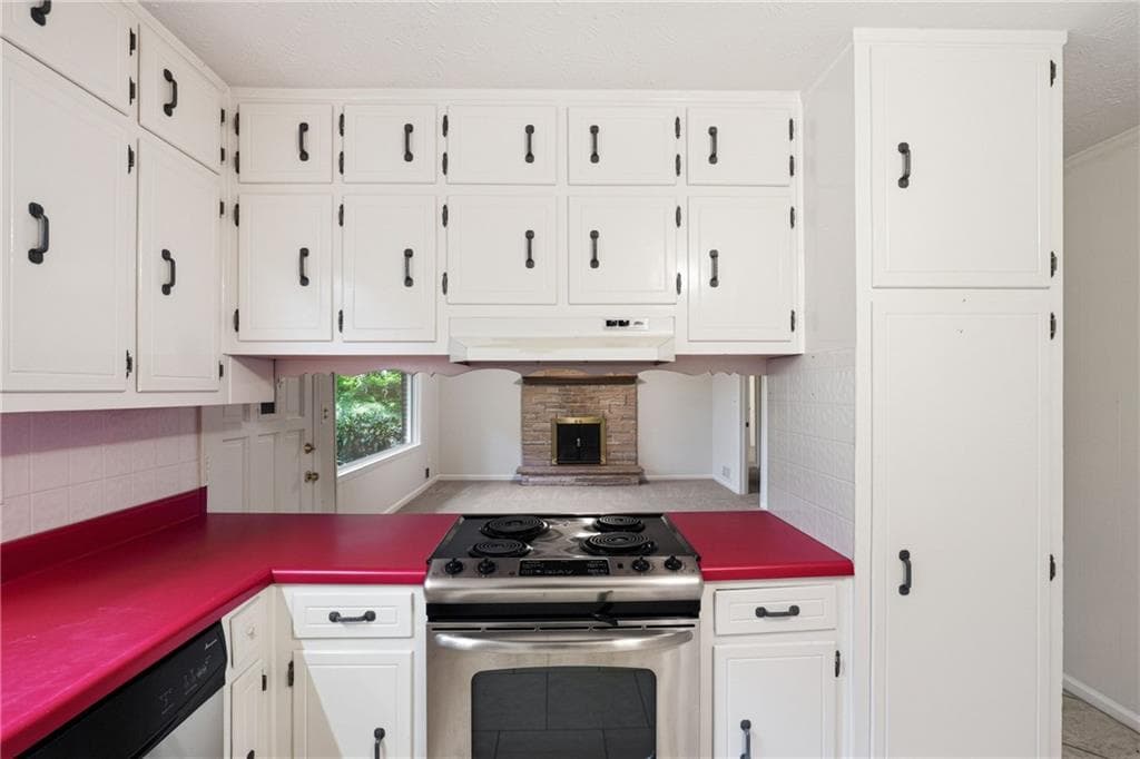 3 bedroom, 3 bathroom, 3,124 sq ft single family residence under contract at 184 Wagon Way, Lilburn, GA 30047 — photo 7