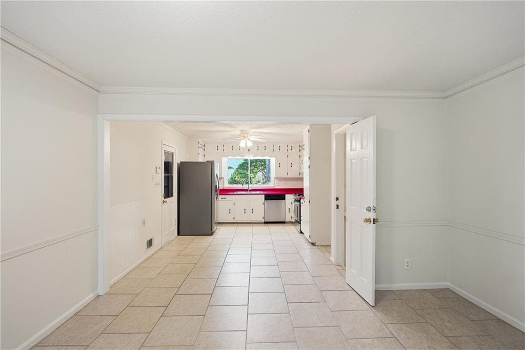 3 bedroom, 3 bathroom, 3,124 sq ft single family residence under contract at 184 Wagon Way, Lilburn, GA 30047 — photo 8