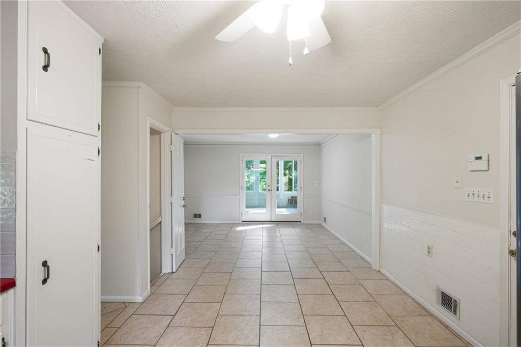 3 bedroom, 3 bathroom, 3,124 sq ft single family residence under contract at 184 Wagon Way, Lilburn, GA 30047 — photo 9