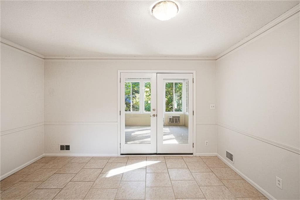 3 bedroom, 3 bathroom, 3,124 sq ft single family residence under contract at 184 Wagon Way, Lilburn, GA 30047 — photo 10