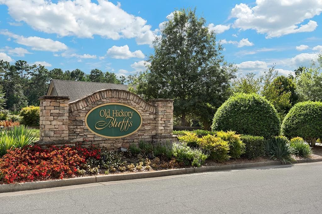 5 bedroom, 4 bathroom, 3,307 sq ft single family residence under contract at 4221 Rockpoint Drive, Kennesaw, GA 30152 — photo 2
