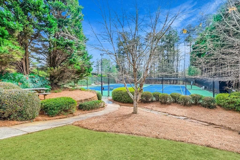 5 bedroom, 4 bathroom, 3,307 sq ft single family residence under contract at 4221 Rockpoint Drive, Kennesaw, GA 30152 — photo 5