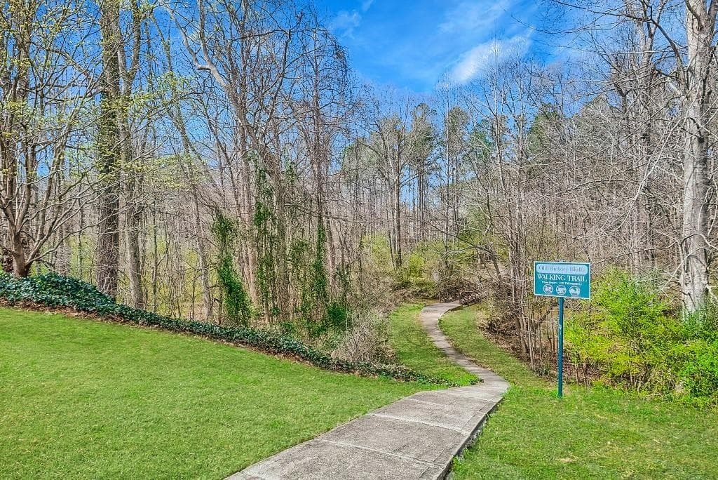 5 bedroom, 4 bathroom, 3,307 sq ft single family residence under contract at 4221 Rockpoint Drive, Kennesaw, GA 30152 — photo 7