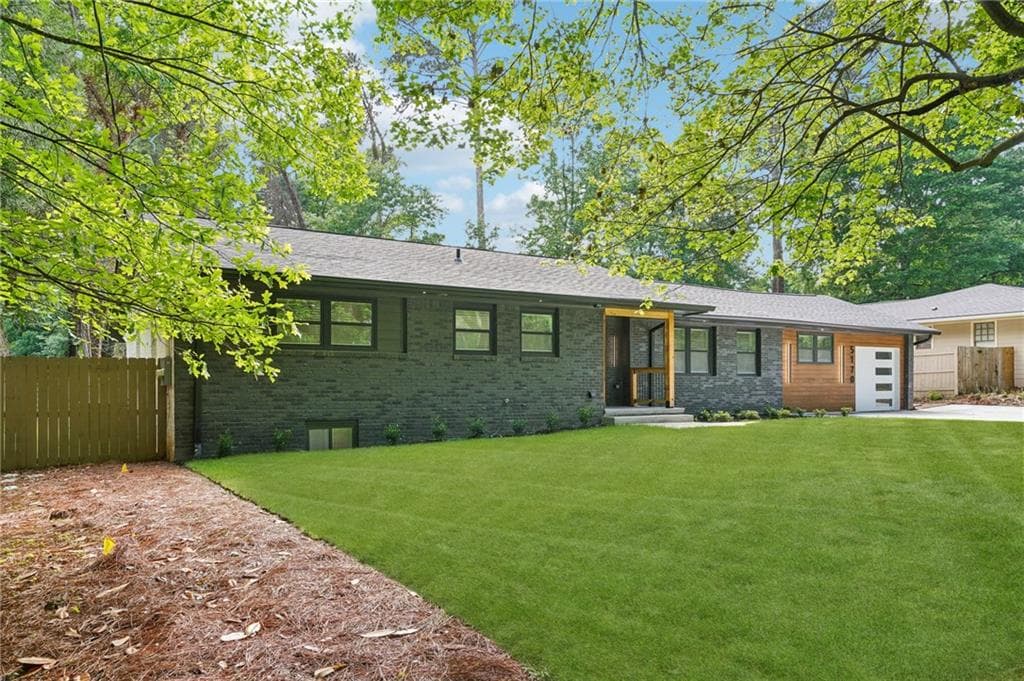 4 bedroom, 4 bathroom, 2,200 sq ft single family residence for rent at 5170 Chamblee Dunwoody Rd., Atlanta, GA 30338 for $4,600 a month — photo 3