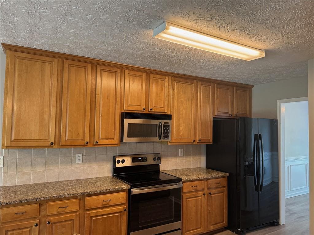 4 bedroom, 3 bathroom, 2,327 sq ft single family residence for sale at 2757 Marisol Way, Mcdonough, GA 30253 — photo 7