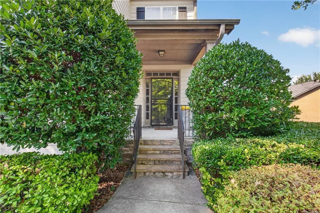 3 bedroom, 3 bathroom, 2,244 sq ft single family residence for sale at 3746 Brittany Walk, Atlanta, GA 30331 — photo 2