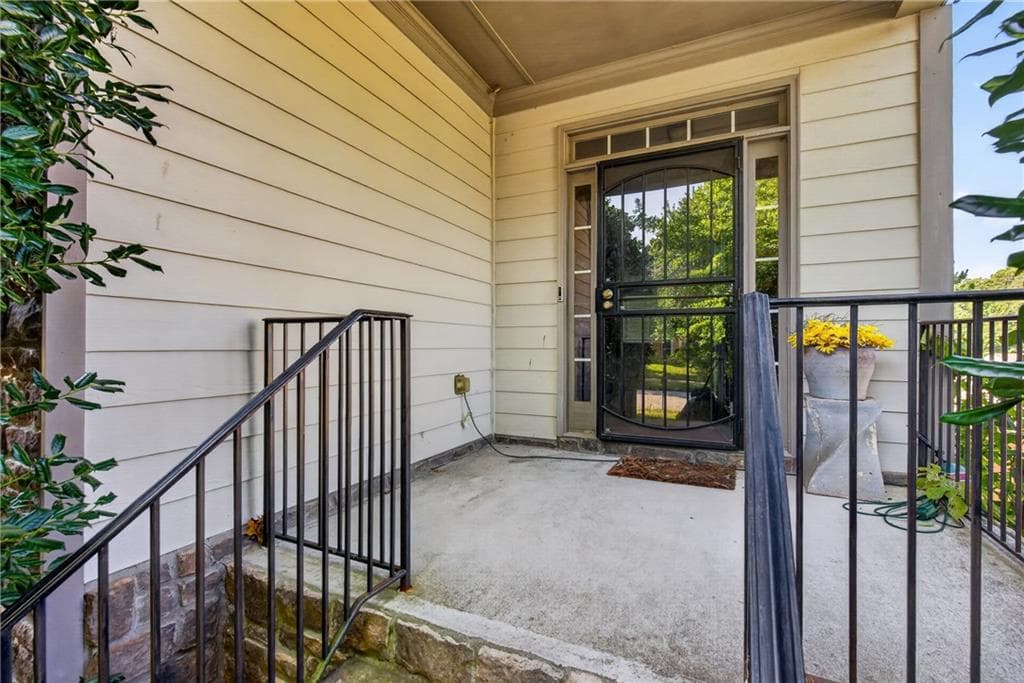 3 bedroom, 3 bathroom, 2,244 sq ft single family residence for sale at 3746 Brittany Walk, Atlanta, GA 30331 — photo 3